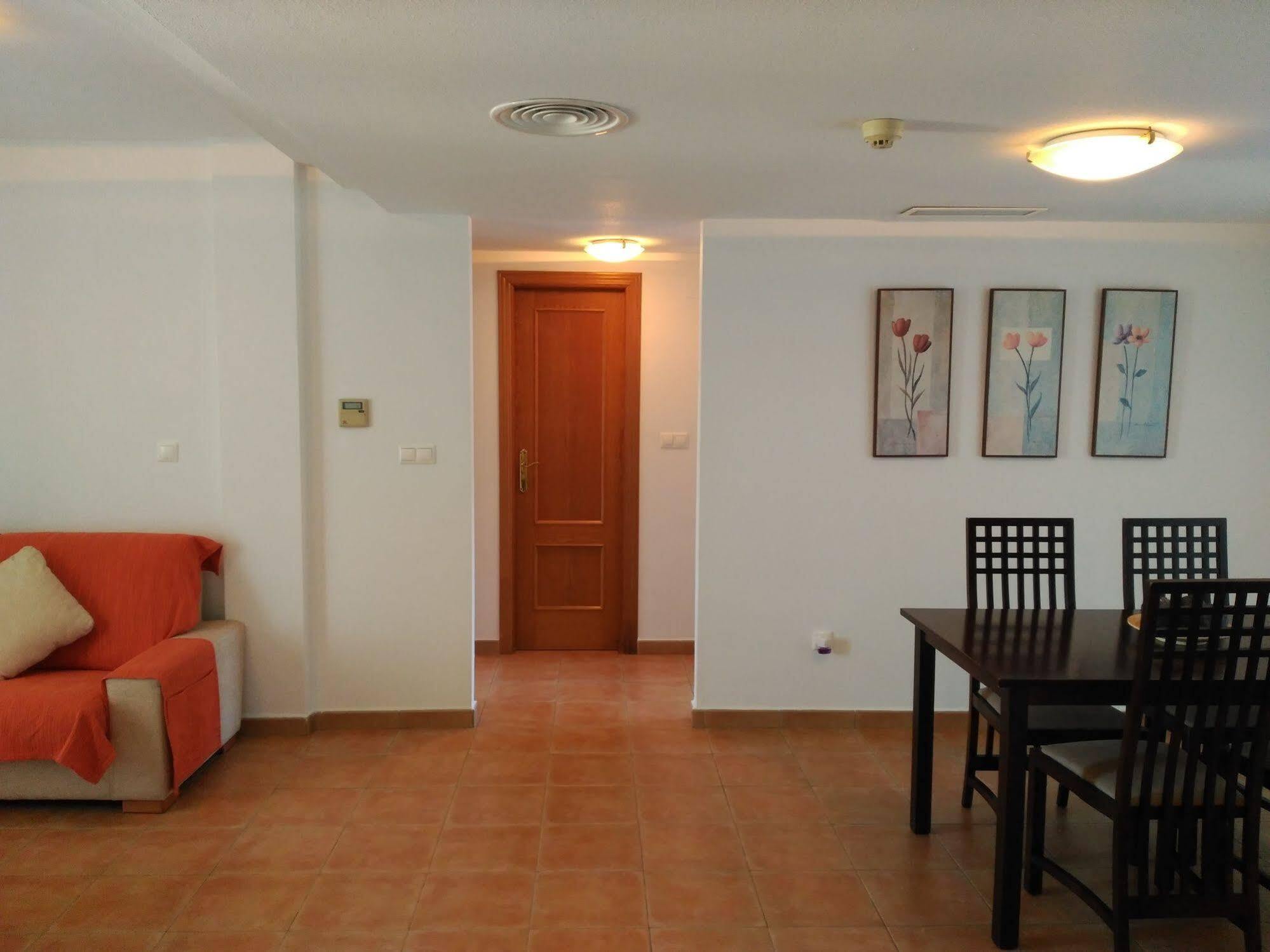 Albir-Beach Apartments アルビール エクステリア 写真